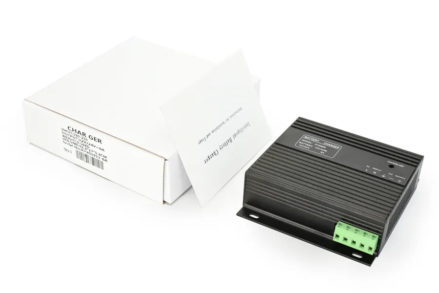 Generator Battery Charger Auto Select 12V/24v 10a CH2806